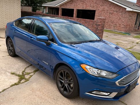 Used 2018 Ford Fusion SE w/ Equipment Group 601A FWD image 6