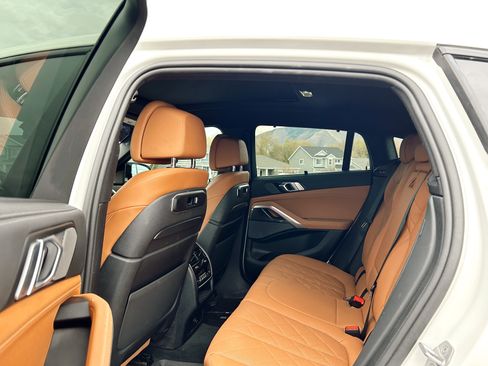 Used 2024 BMW X6 M60i image 11