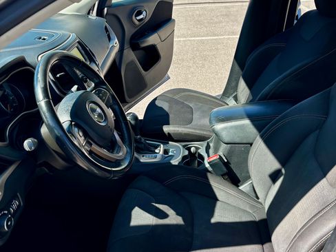 Used 2015 Jeep Cherokee Latitude image 16