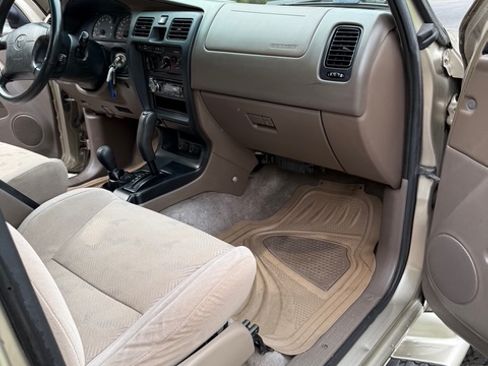 Used 2001 Toyota 4Runner SR5 image 28