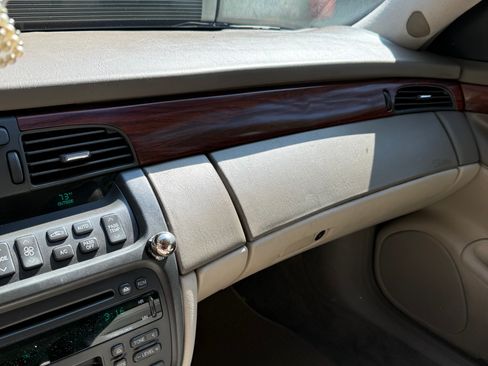 Used 2002 Cadillac De Ville w/ Comfort/Convenience Pkg FWD image 14