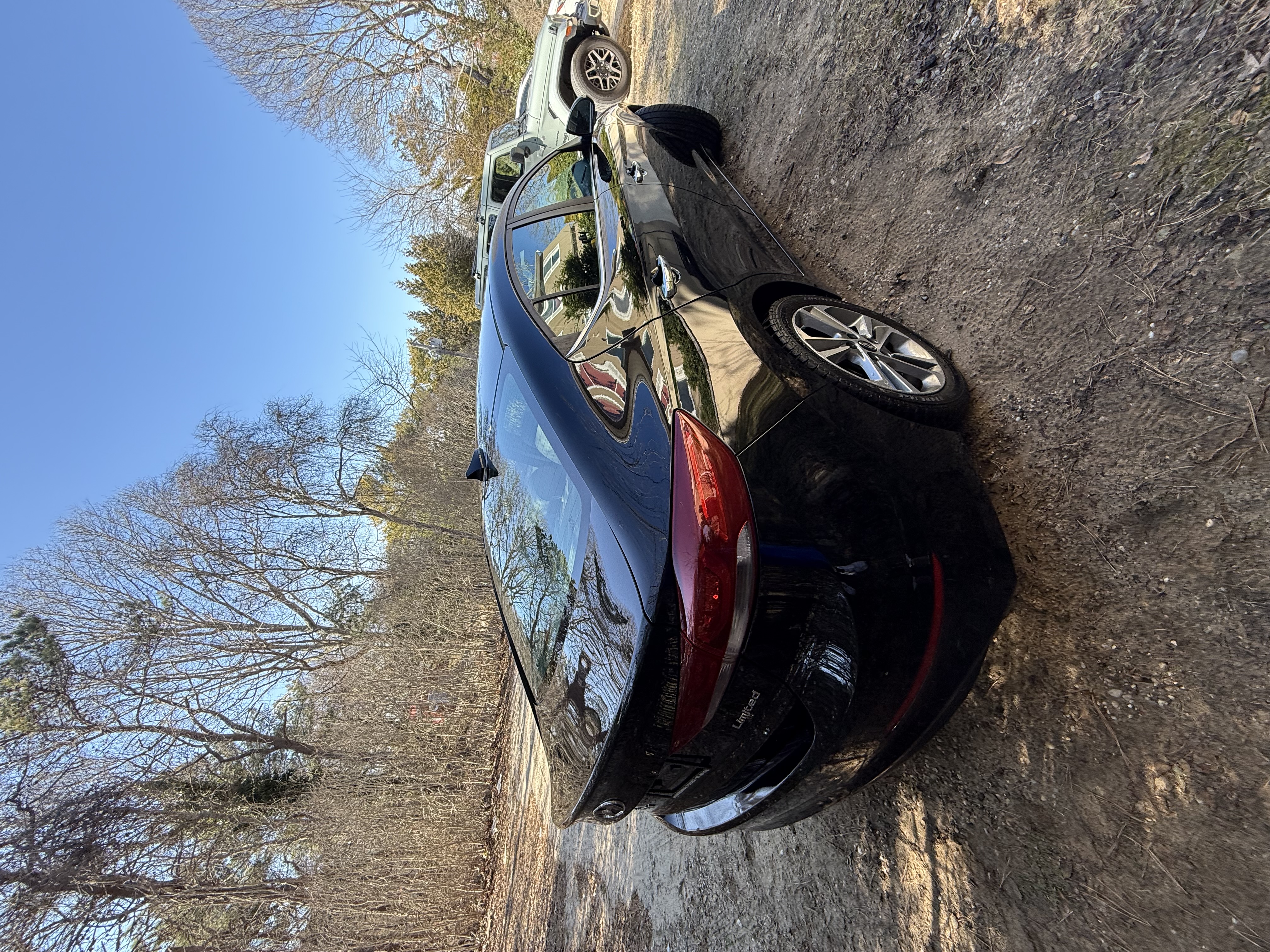 Used 2017 Hyundai Elantra Limited w/ Cargo Package FWD image 9