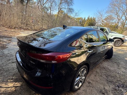 Used 2017 Hyundai Elantra Limited w/ Cargo Package FWD image 9