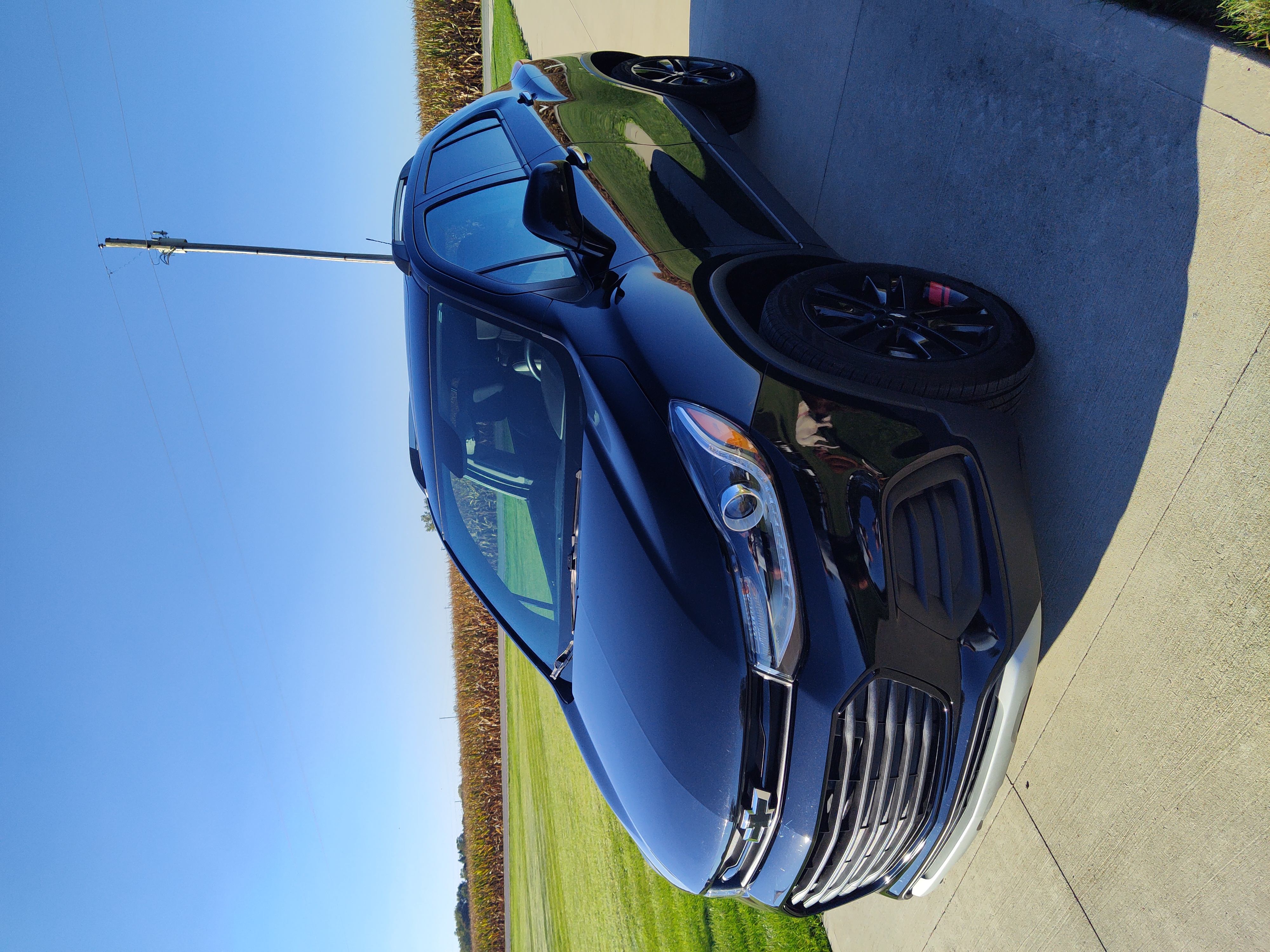 Used 2019 Chevrolet Trax LT w/ Sun & Sound Package AWD/4WD image 2