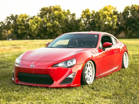 Used 2015 Scion FR-S image 2