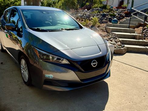 Used 2025 Nissan Leaf S FWD image 8
