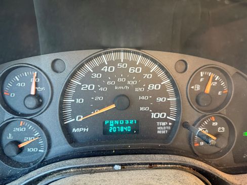 Used 2003 Chevrolet Express 3500 Extended Van 3D image 21