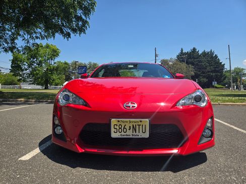 Used 2015 Scion FR-S RWD image 6