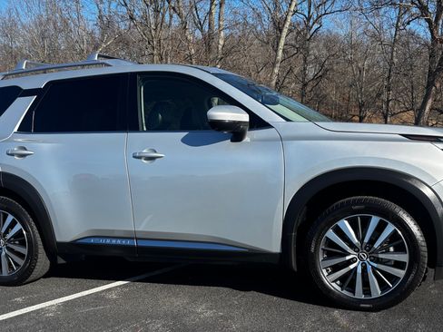 Used 2022 Nissan Pathfinder Platinum w/ Cargo Package image 4
