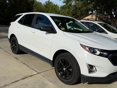 Used 2021 Chevrolet Equinox LS AWD/4WD image 5