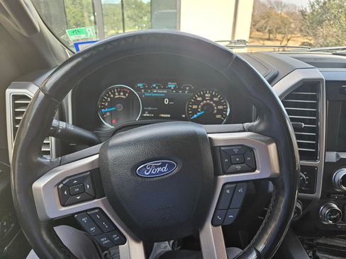 Used 2017 Ford F150 Platinum w/ Equipment Group 701A Luxury image 19