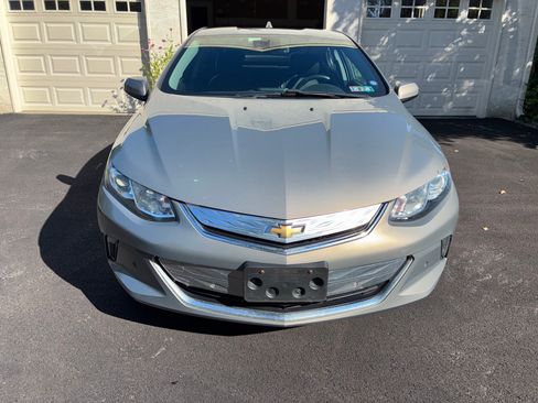Used 2017 Chevrolet Volt Premier w/ Driver Confidence II Package FWD image 5