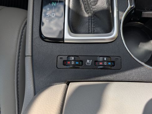 Used 2019 Toyota Highlander Limited Platinum AWD/4WD image 14