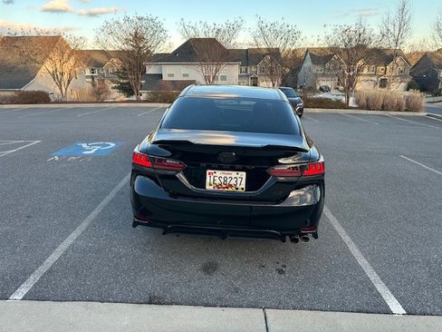 Used 2018 Toyota Camry SE image 2