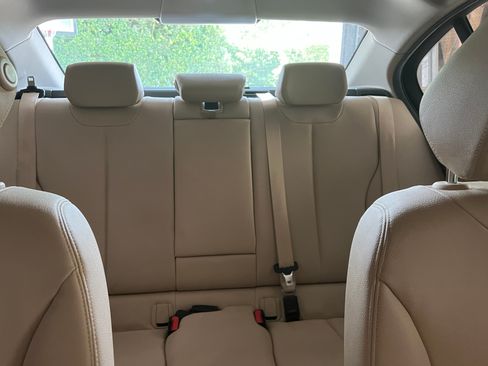 Used 2017 BMW 320i Sedan RWD image 9
