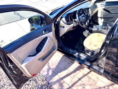 Used 2011 Kia Optima EX w/ Premium Pkg image 6