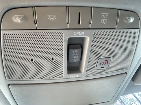 Used 2017 Nissan Maxima Platinum image 21