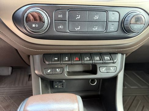 Used 2021 GMC Canyon Denali image 14