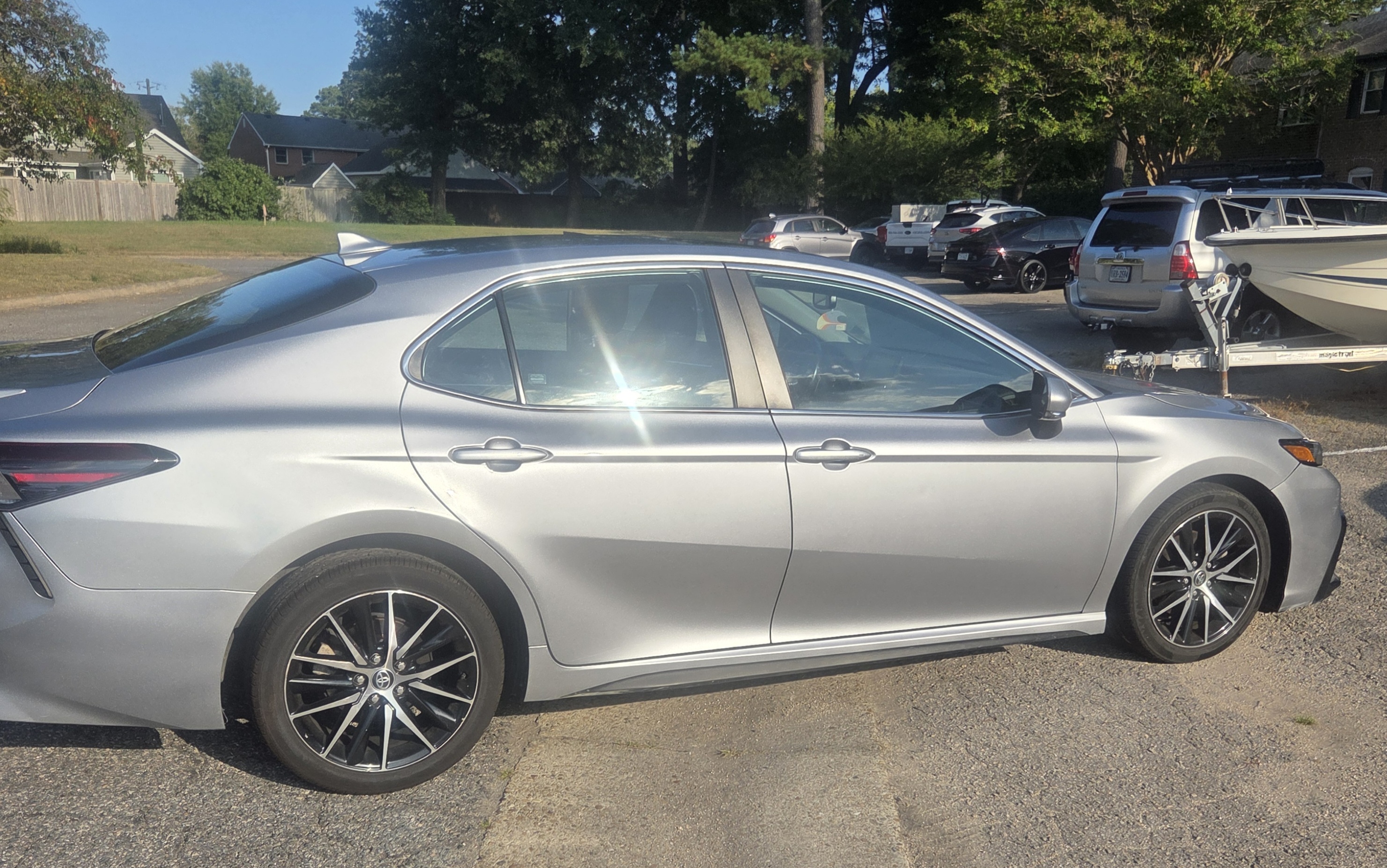 Used 2022 Toyota Camry SE w/ Cold Weather Package FWD image 2