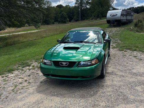 Used 2001 Ford Mustang GT RWD image 4