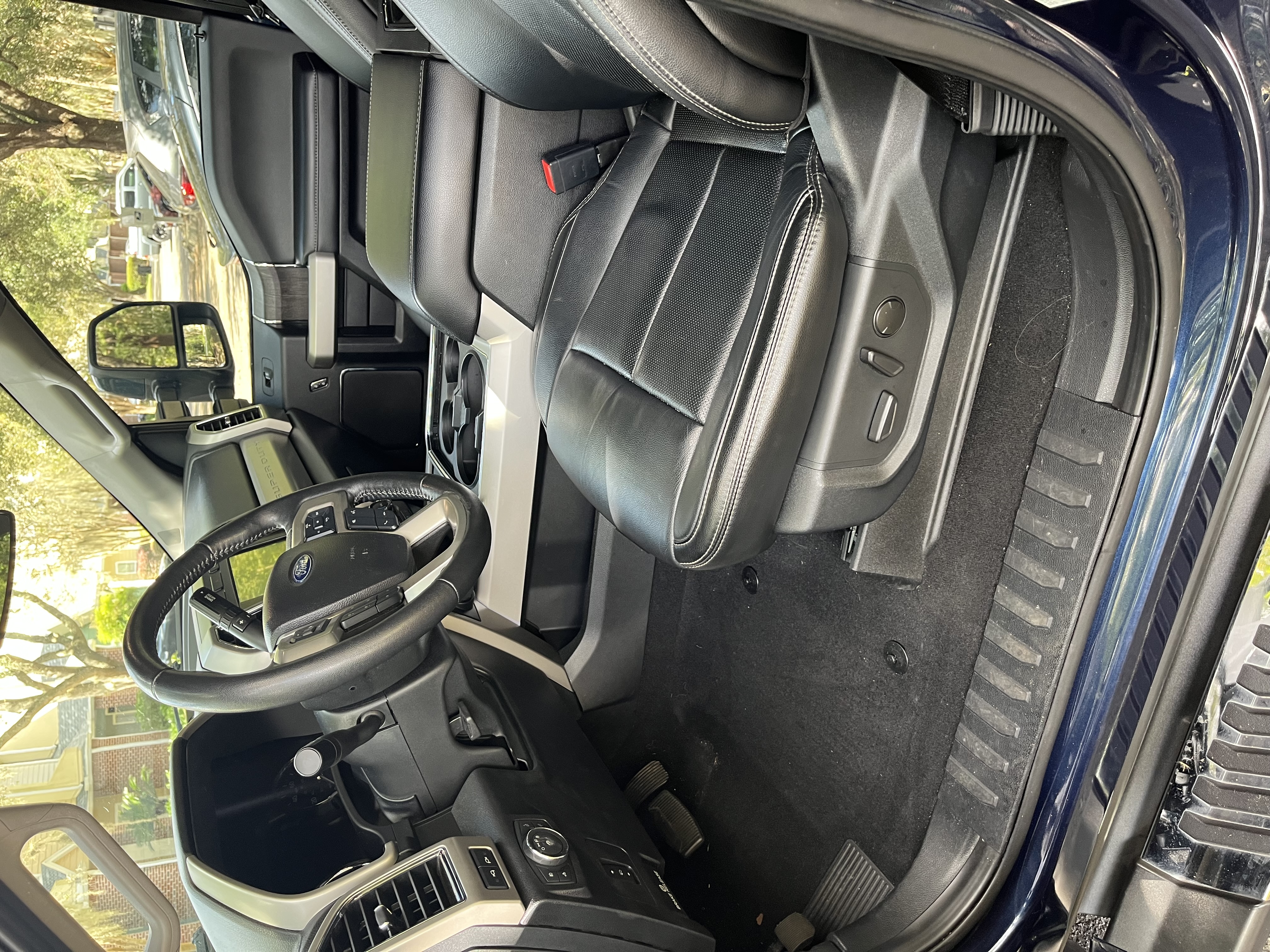 Used 2020 Ford F350 Lariat w/ Lariat Value Package AWD/4WD image 8