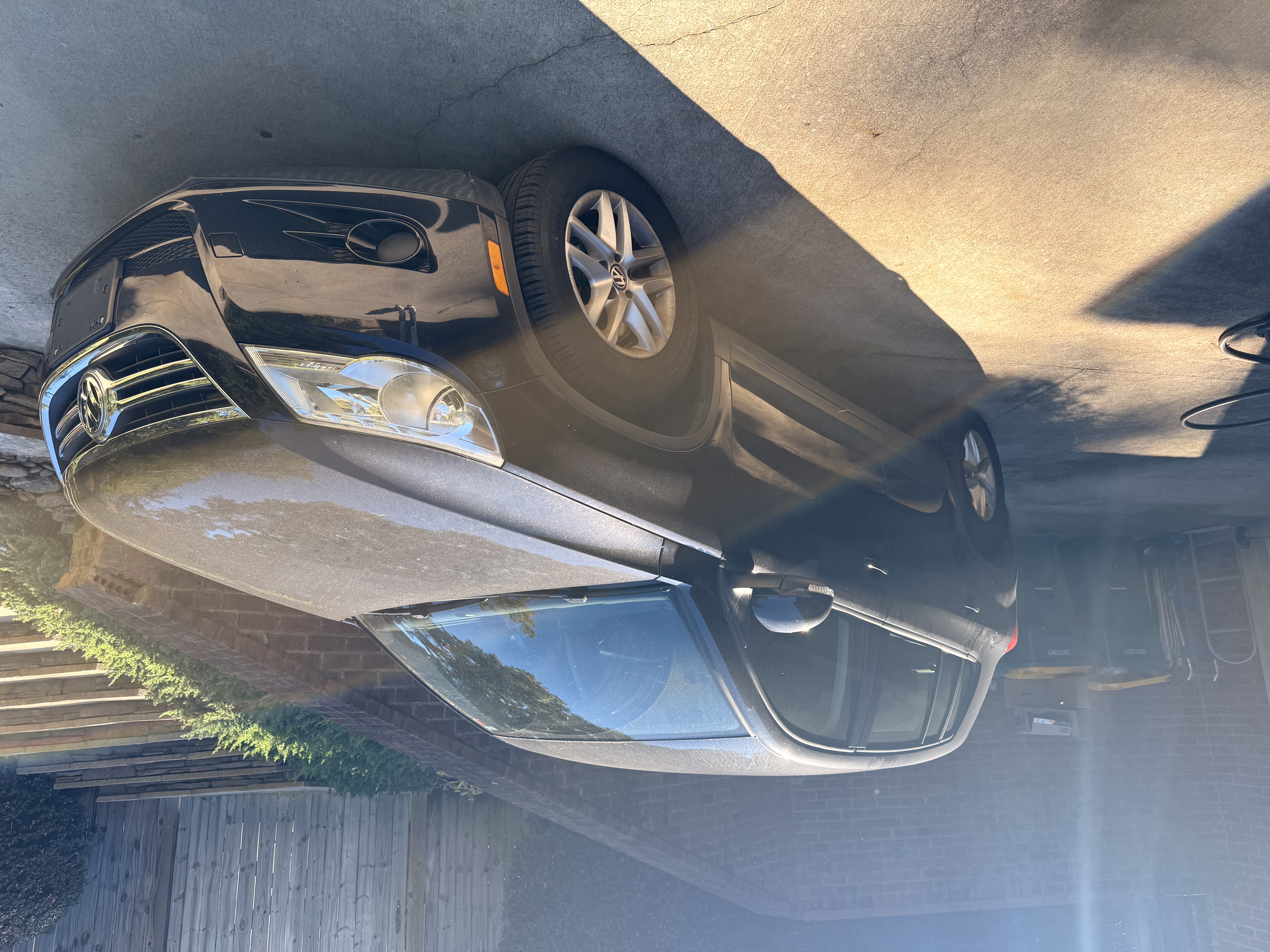 Used 2011 Volkswagen Tiguan S FWD image 1