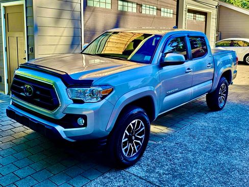 Used 2022 Toyota Tacoma SR5 RWD image 1