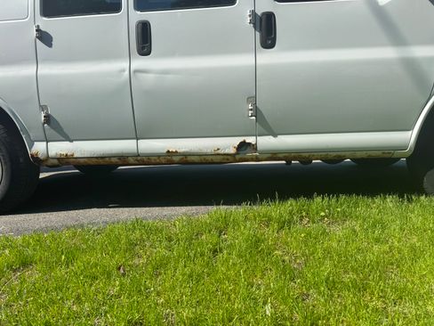 Used 2010 GMC Savana 1500 RWD image 15