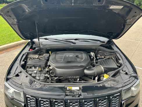 Used 2018 Jeep Grand Cherokee Laredo AWD/4WD image 17