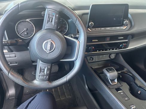 Used 2024 Nissan Rogue SV w/ SV Premium Package image 10