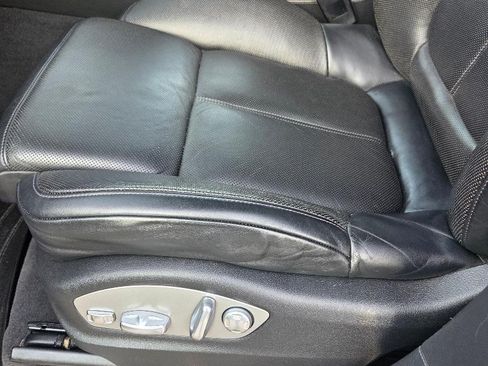 Used 2011 Porsche Cayenne Turbo image 12