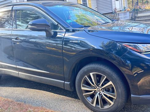Used 2021 Toyota Venza LE w/ Carpet Mat Package (TMS) AWD/4WD image 8