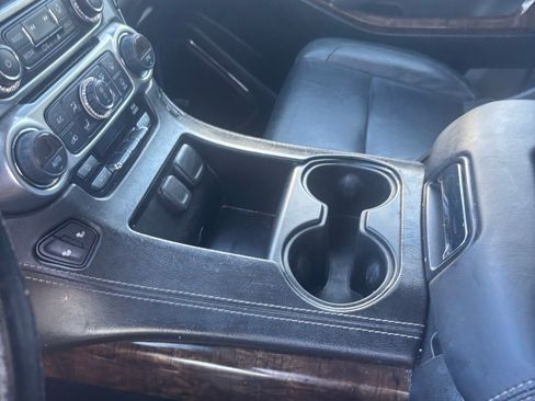 Used 2019 Chevrolet Suburban LT image 16