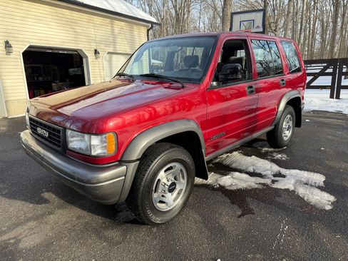 Used 1996 Isuzu Trooper S image 2