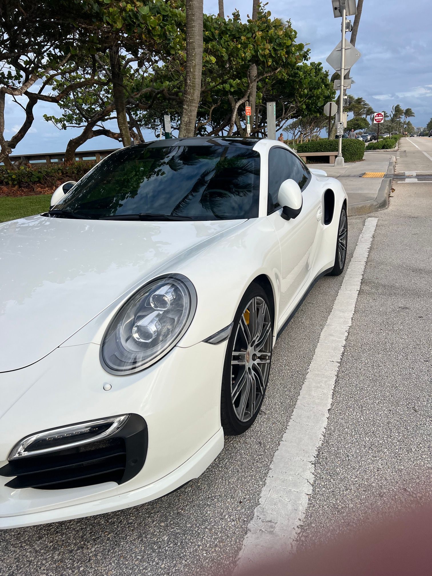 Used 2014 Porsche 911 Turbo S AWD/4WD image 23