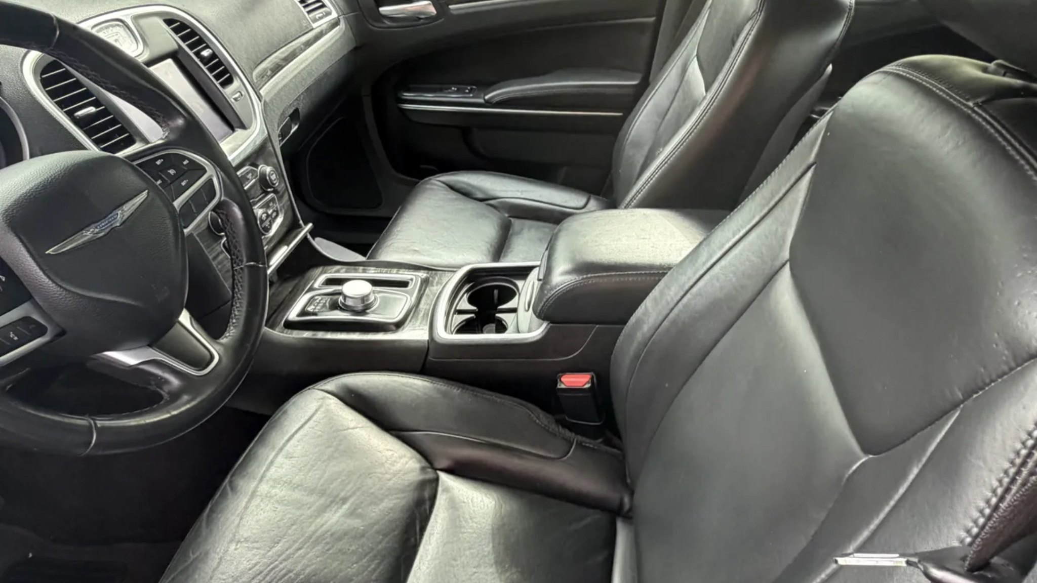 Used 2018 Chrysler 300 Touring L AWD/4WD image 9