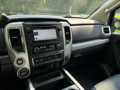 Used 2018 Nissan Titan PRO-4X AWD/4WD image 9