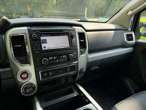 Used 2018 Nissan Titan PRO-4X AWD/4WD image 9