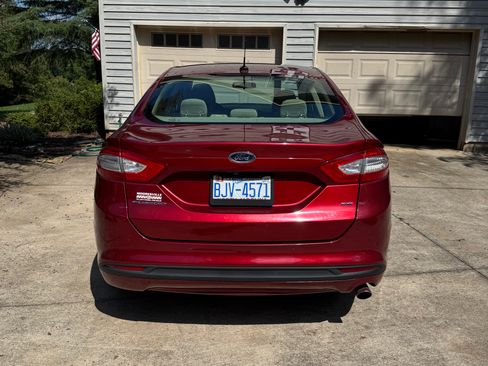 Used 2013 Ford Fusion SE FWD image 12
