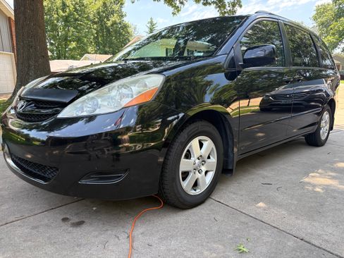 Used 2008 Toyota Sienna FWD image 4