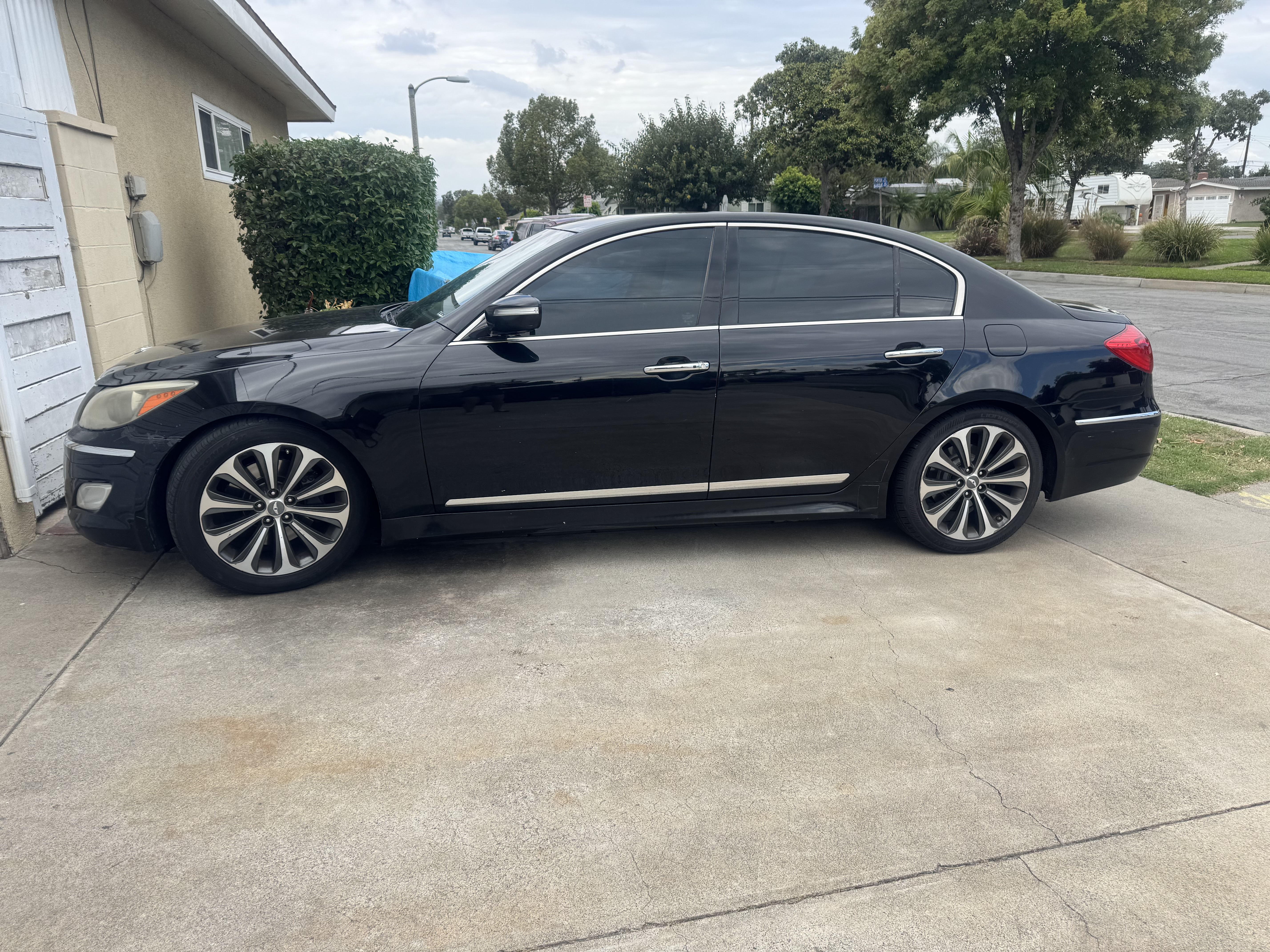 Used 2012 Hyundai Genesis 5.0 R-Spec RWD image 2