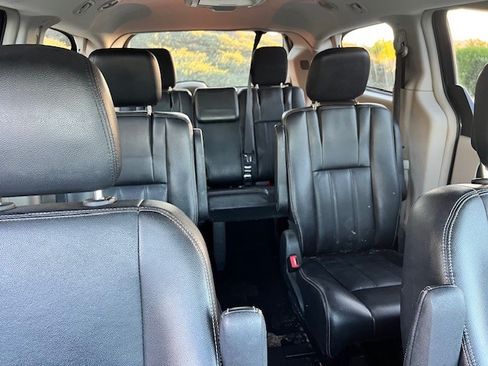 Used 2013 Chrysler Town & Country Touring image 6