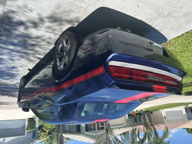 Used 2013 Dodge Challenger SXT RWD image 5