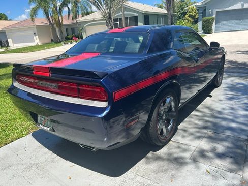 Used 2013 Dodge Challenger SXT RWD image 5