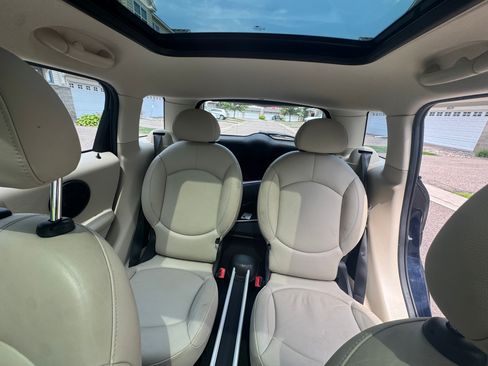Used 2011 MINI Cooper Countryman FWD image 8