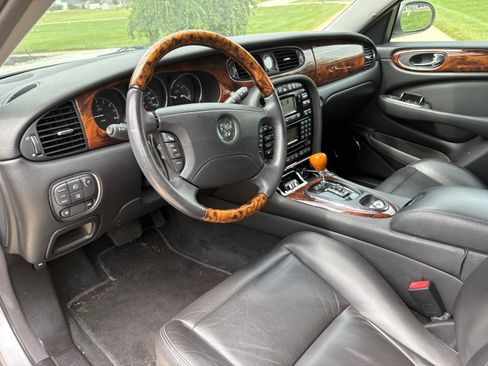 Used 2004 Jaguar XJ8 RWD image 8