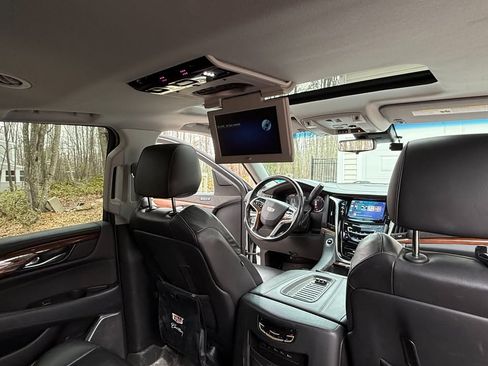 Used 2019 Cadillac Escalade ESV Luxury image 11