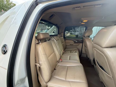 Used 2013 Chevrolet Avalanche LTZ AWD/4WD image 14