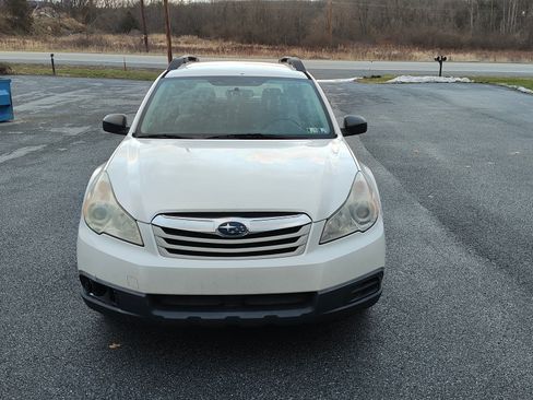 Used 2011 Subaru Outback 2.5i image 4