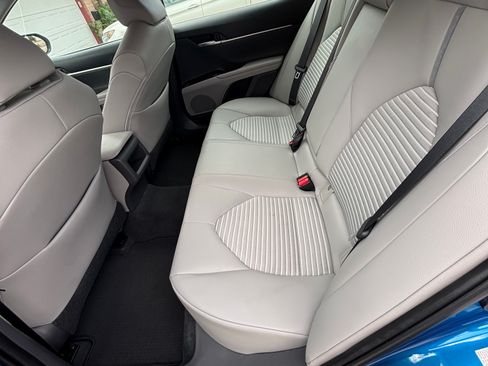 Used 2018 Toyota Camry SE image 10